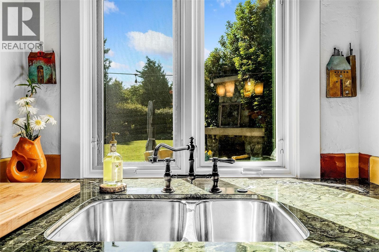 5388 Parker Ave, Saanich, British Columbia  V8Y 2M9 - Photo 20 - 1007457