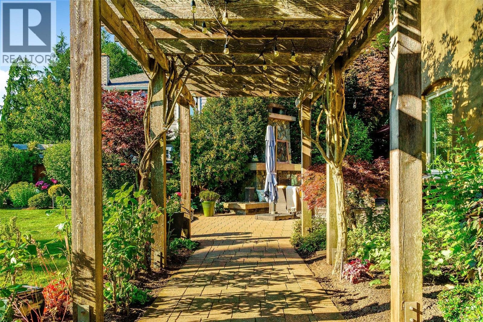 5388 Parker Ave, Saanich, British Columbia  V8Y 2M9 - Photo 64 - 1007457