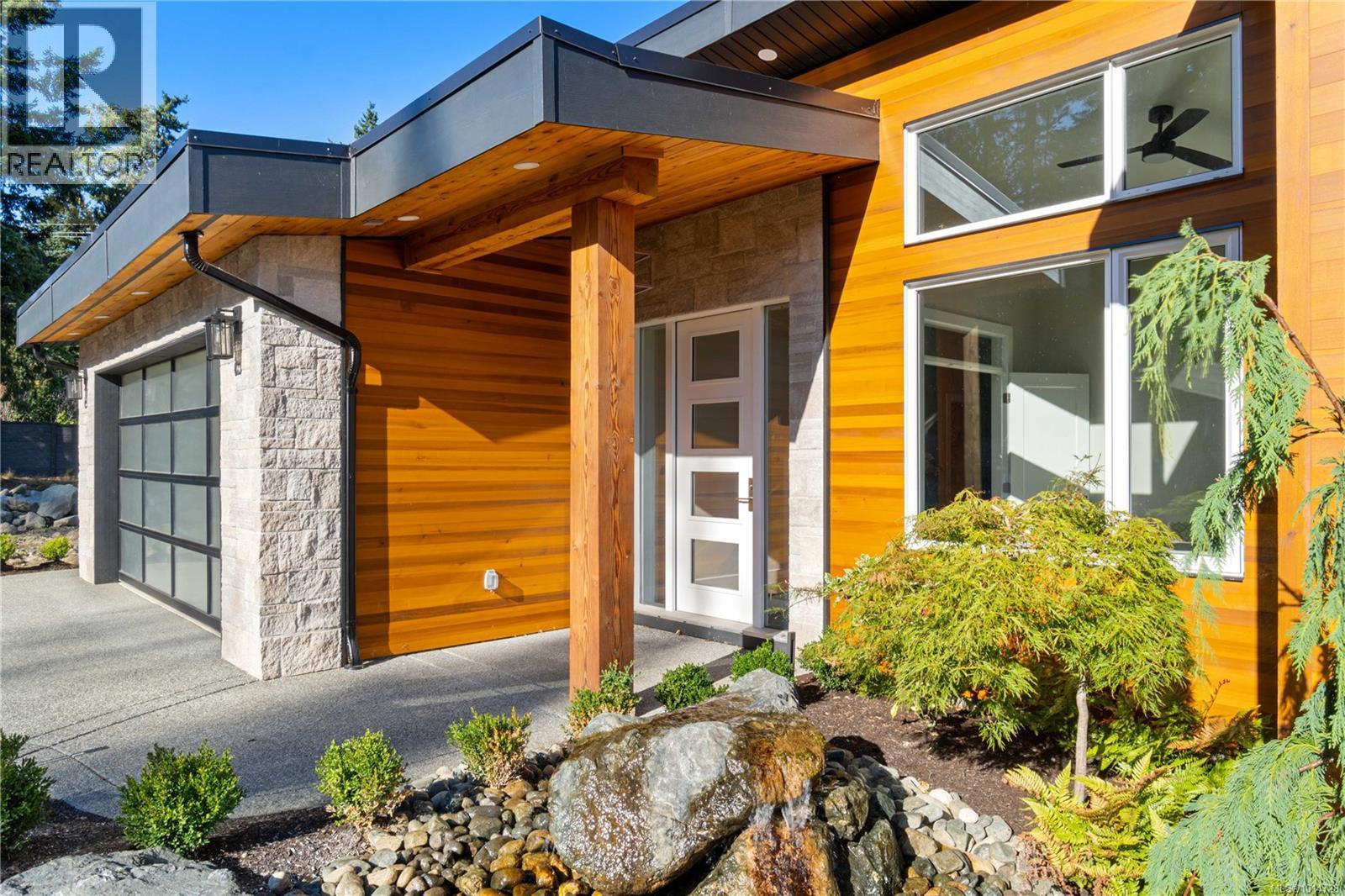 1017 Coral Pl, French Creek, British Columbia