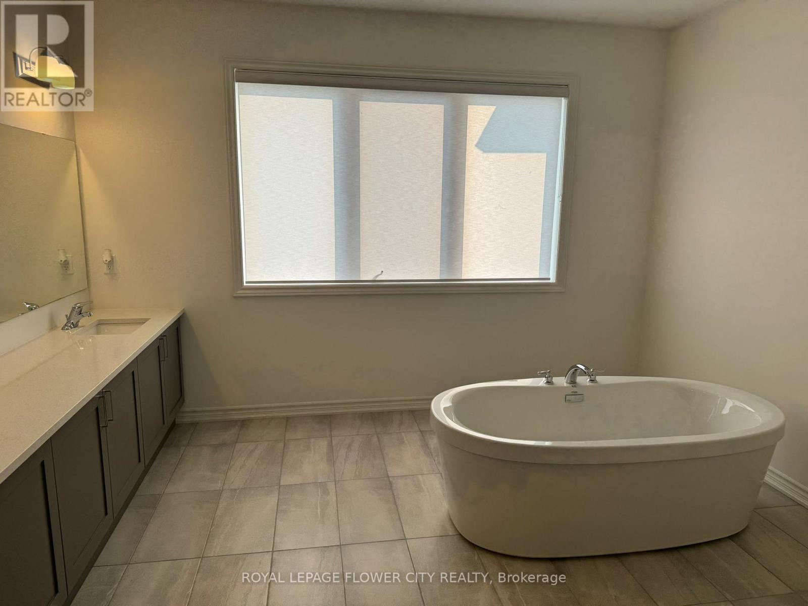 32 Twinleaf Crescent, Adjala-Tosorontio, Ontario  L0G 1W0 - Photo 14 - N12421264