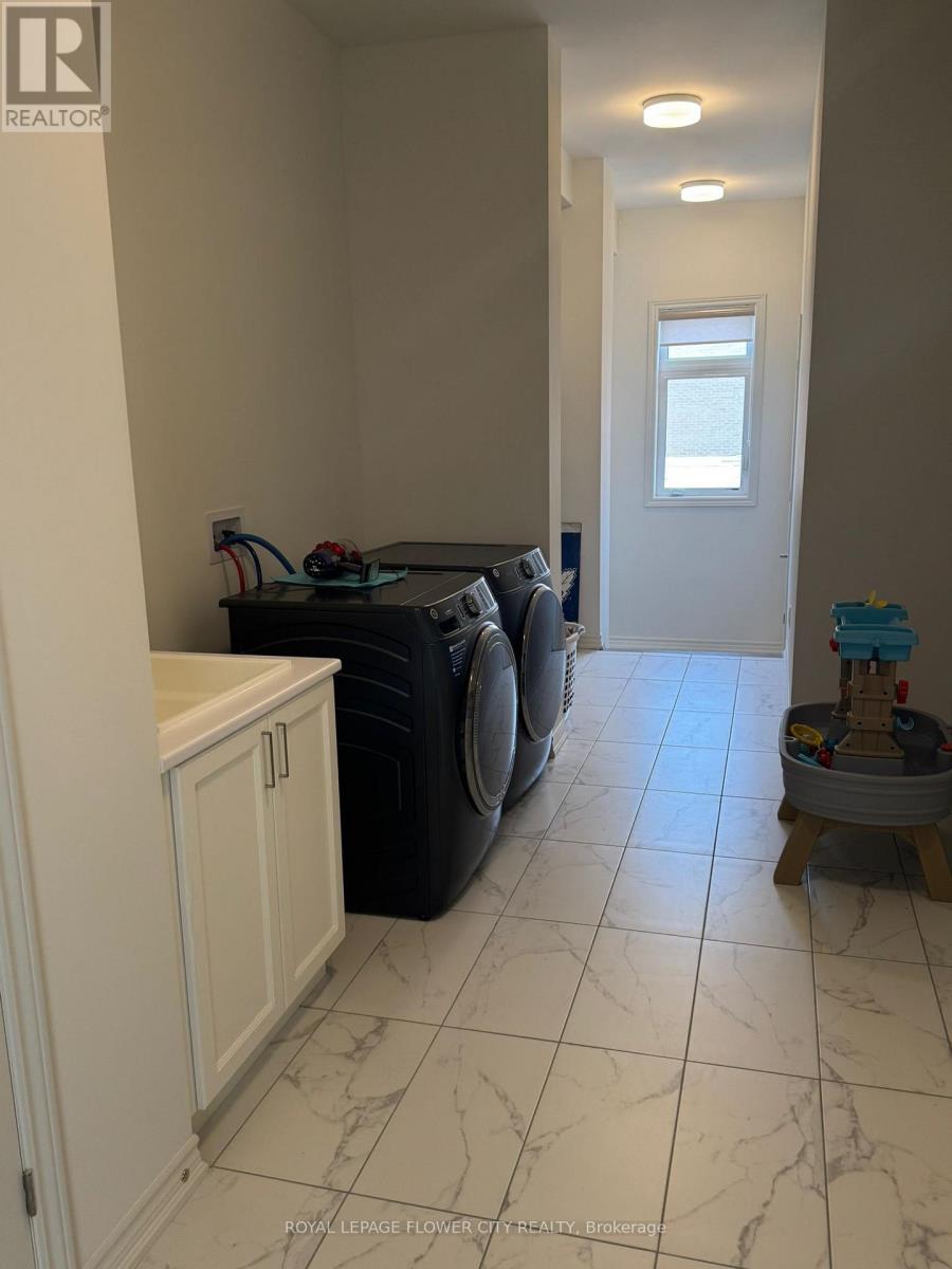 32 Twinleaf Crescent, Adjala-Tosorontio, Ontario  L0G 1W0 - Photo 18 - N12421264