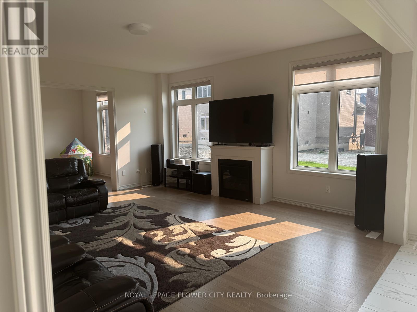 32 Twinleaf Crescent, Adjala-Tosorontio, Ontario  L0G 1W0 - Photo 3 - N12421264