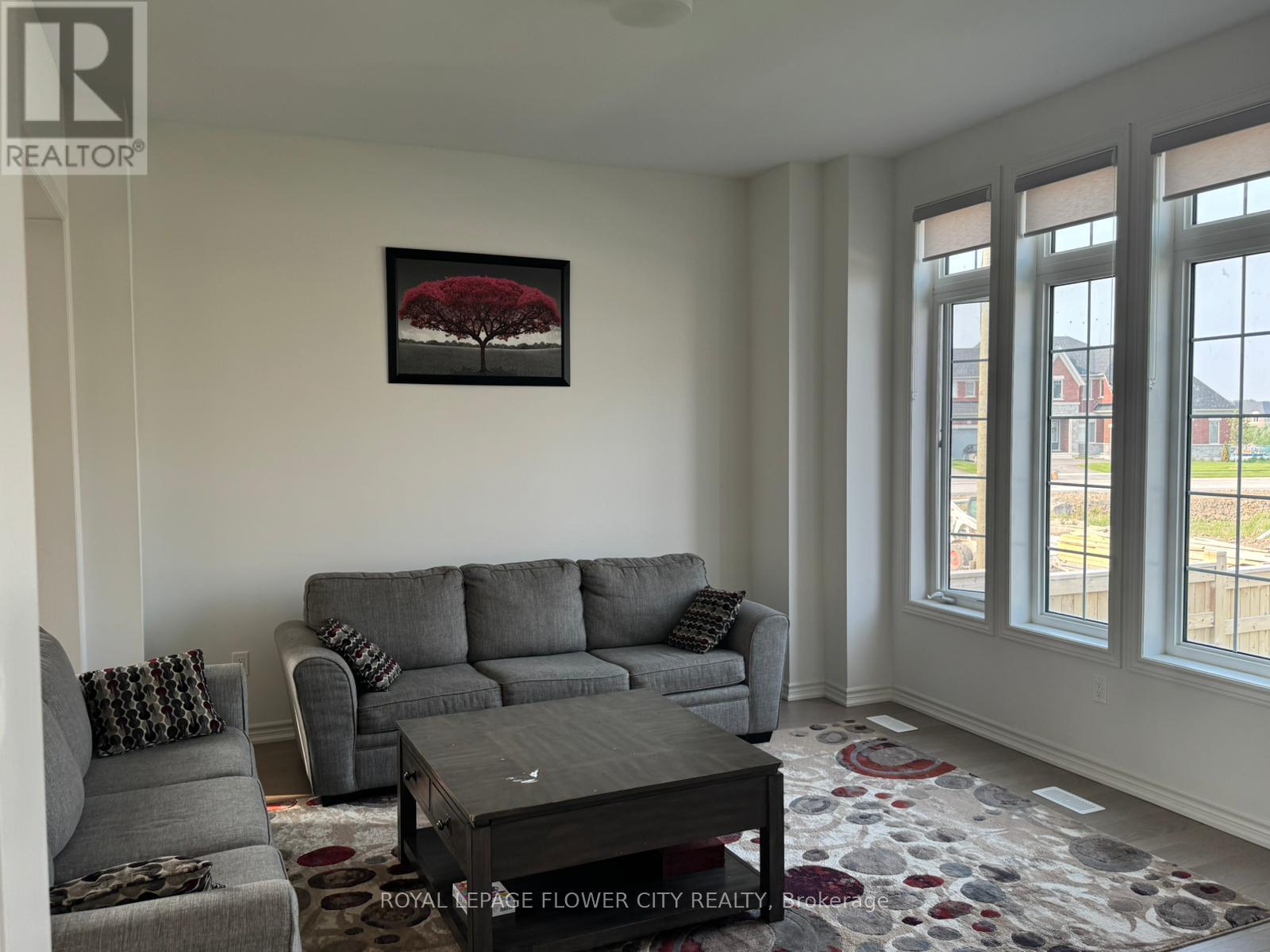 32 Twinleaf Crescent, Adjala-Tosorontio, Ontario  L0G 1W0 - Photo 4 - N12421264