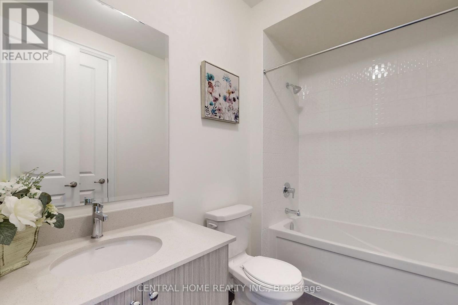 27 Upbound Court, East Gwillimbury, Ontario  L9N 0E5 - Photo 32 - N12421303