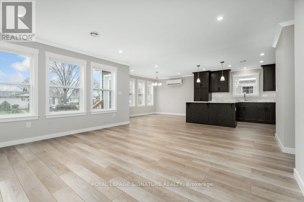14 Briarwood Place, Innisfil, Ontario  L0L 1L0 - Photo 17 - N12421363