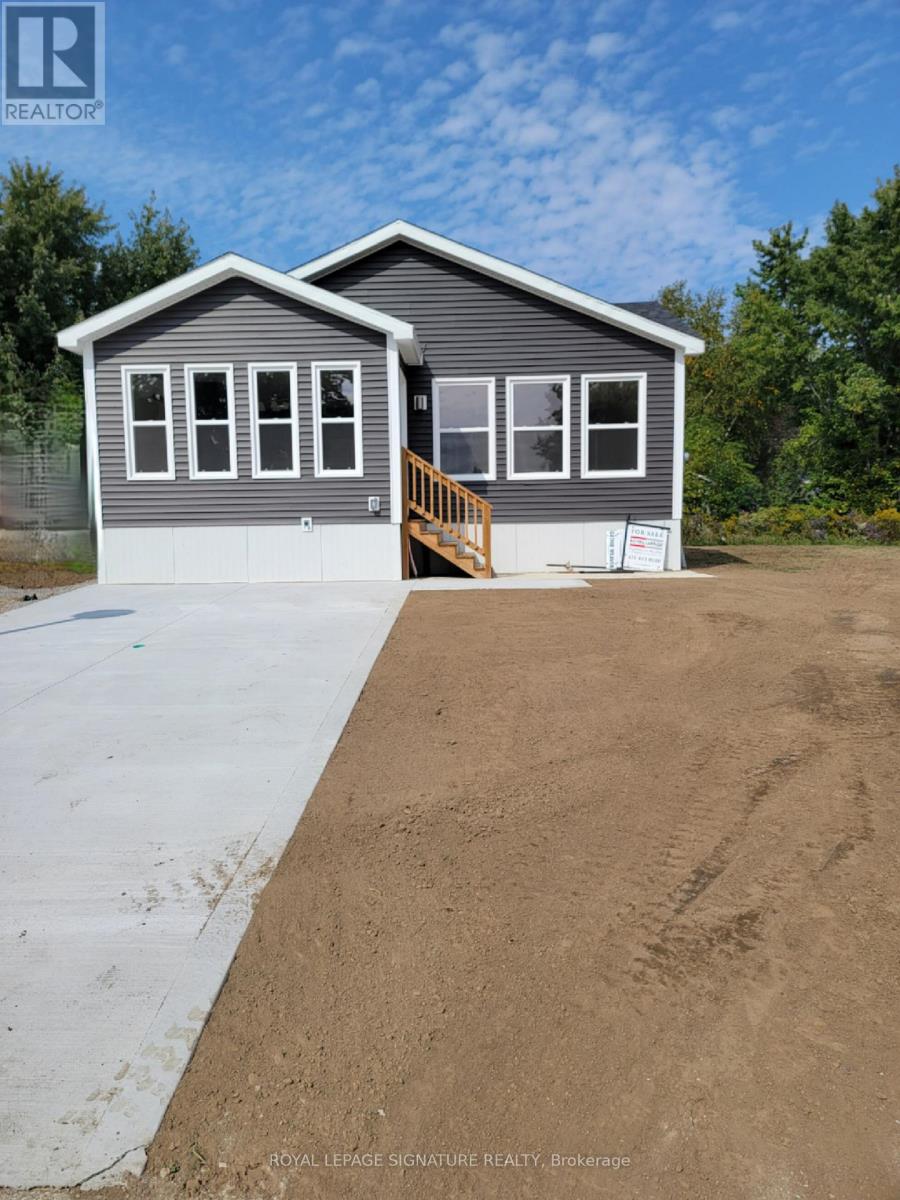 14 Briarwood Place, Innisfil, Ontario  L0L 1L0 - Photo 3 - N12421363