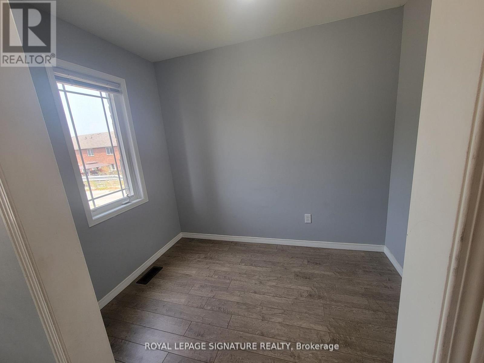 51 - 175 Stanley Street, Barrie, Ontario  L4M 0G2 - Photo 2 - S12421319