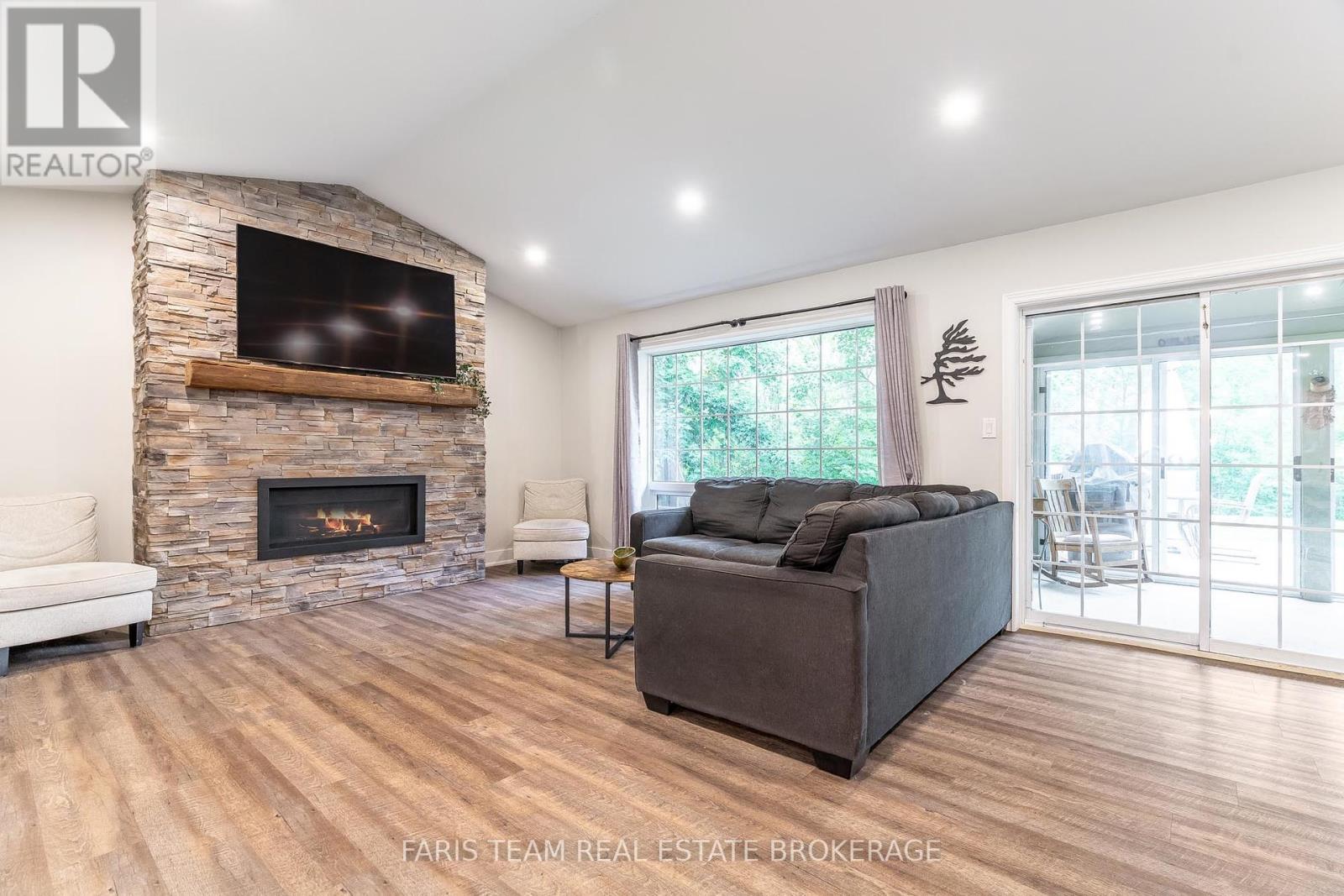3563 Timberline Avenue, Severn, Ontario  L3V 0V8 - Photo 7 - S12421367