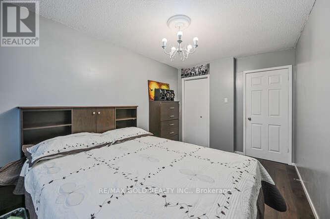 7433 Sigsbee Drive, Mississauga, Ontario  L4T 3S5 - Photo 19 - W12421276