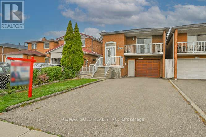 7433 Sigsbee Drive, Mississauga, Ontario  L4T 3S5 - Photo 2 - W12421276