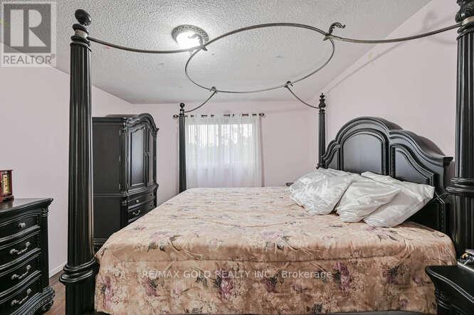 7433 Sigsbee Drive, Mississauga, Ontario  L4T 3S5 - Photo 20 - W12421276