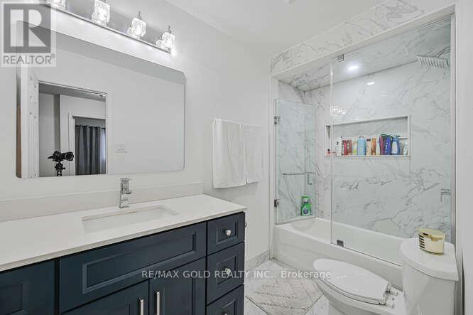 7433 Sigsbee Drive, Mississauga, Ontario  L4T 3S5 - Photo 24 - W12421276