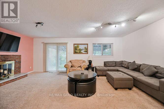 7433 Sigsbee Drive, Mississauga, Ontario  L4T 3S5 - Photo 30 - W12421276