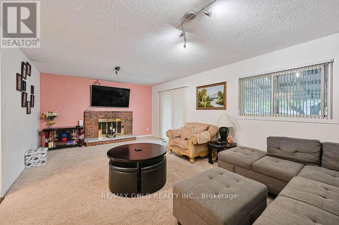7433 Sigsbee Drive, Mississauga, Ontario  L4T 3S5 - Photo 31 - W12421276