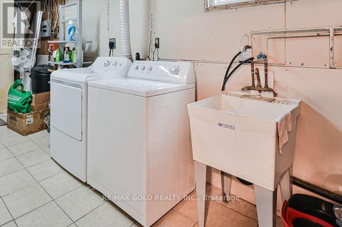 7433 Sigsbee Drive, Mississauga, Ontario  L4T 3S5 - Photo 35 - W12421276