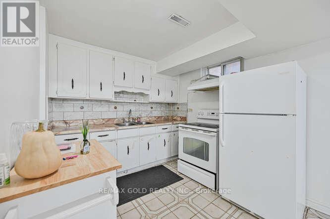 7433 Sigsbee Drive, Mississauga, Ontario  L4T 3S5 - Photo 37 - W12421276