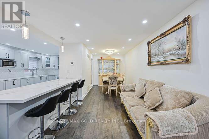 7433 Sigsbee Drive, Mississauga, Ontario  L4T 3S5 - Photo 8 - W12421276