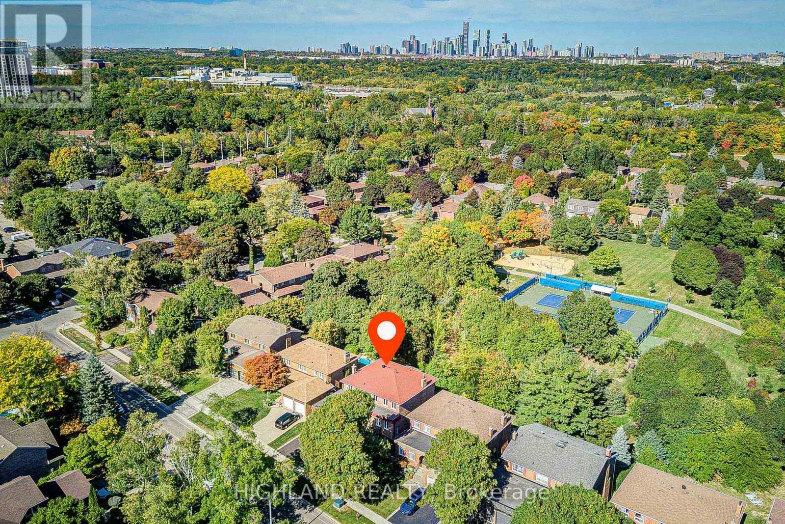 2591 Robin Drive, Mississauga, Ontario  L5K 2G2 - Photo 11 - W12421278