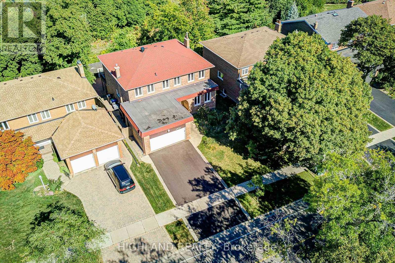 2591 Robin Drive, Mississauga, Ontario  L5K 2G2 - Photo 12 - W12421278
