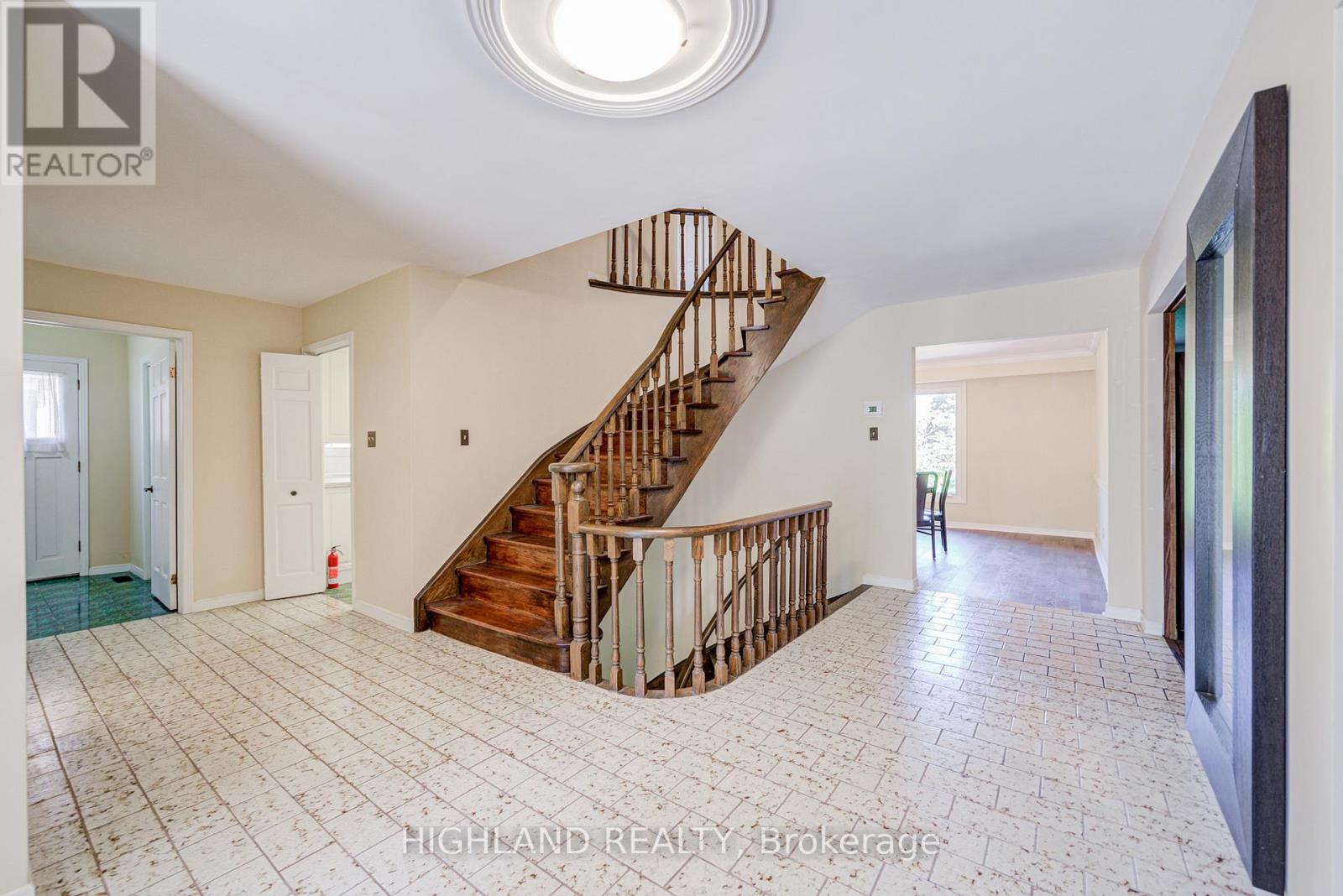 2591 Robin Drive, Mississauga, Ontario  L5K 2G2 - Photo 15 - W12421278