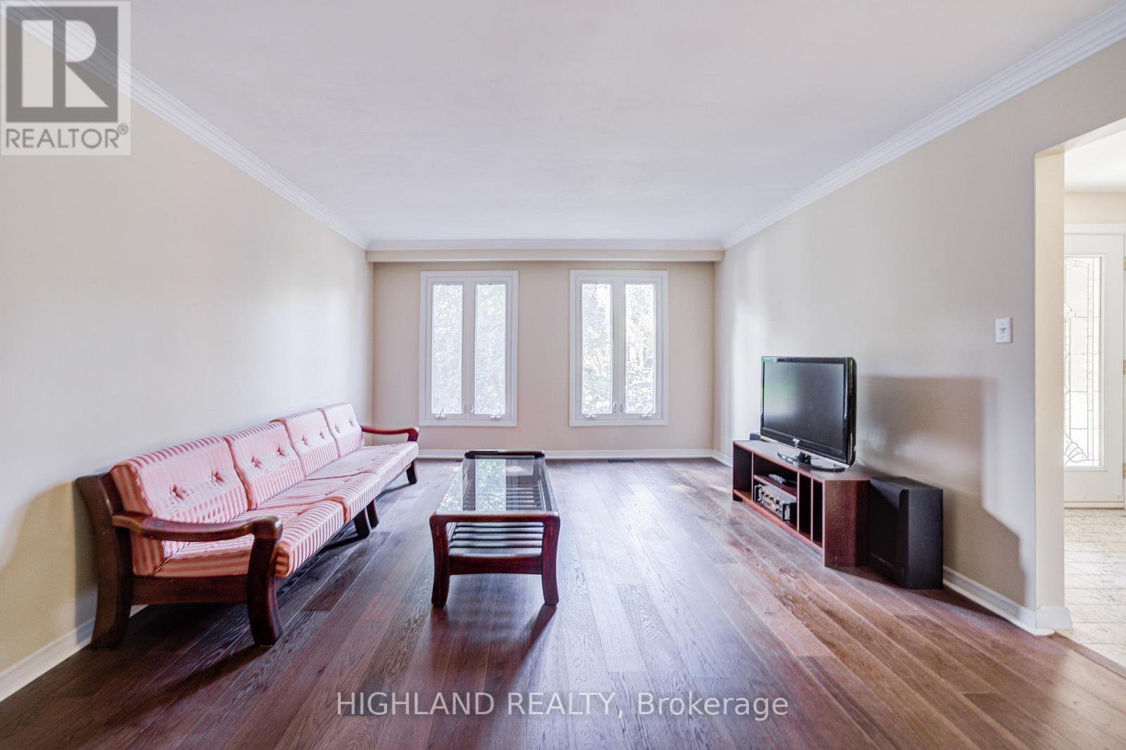 2591 Robin Drive, Mississauga, Ontario  L5K 2G2 - Photo 19 - W12421278