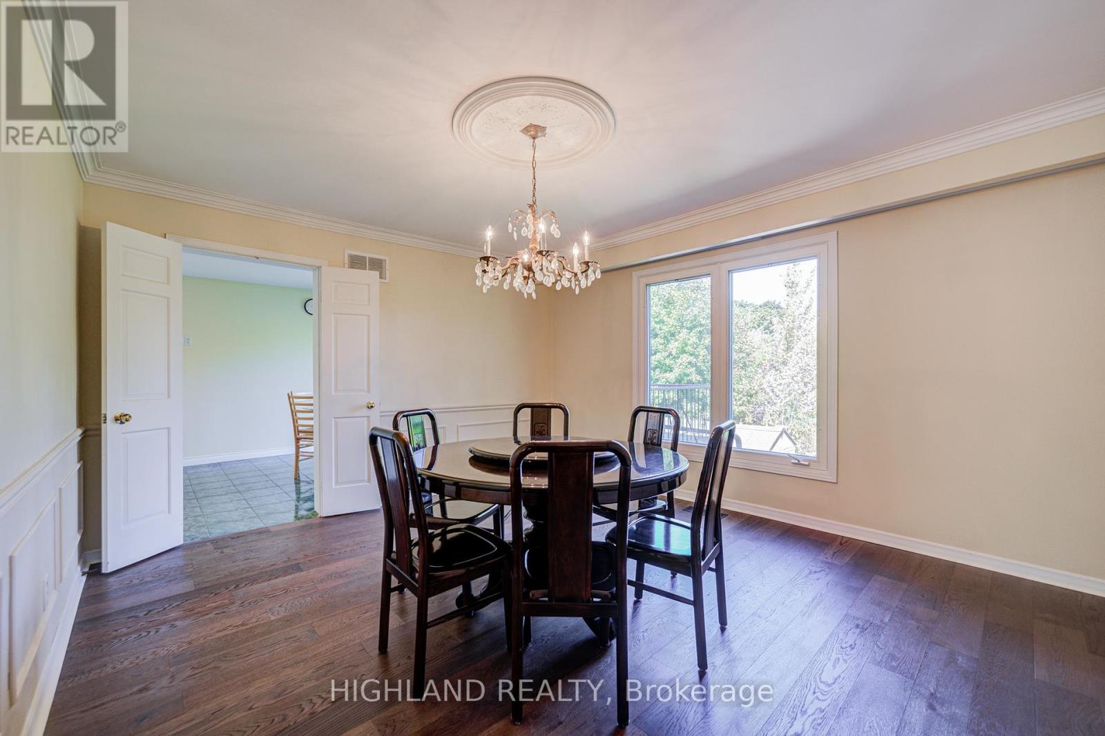 2591 Robin Drive, Mississauga, Ontario  L5K 2G2 - Photo 21 - W12421278