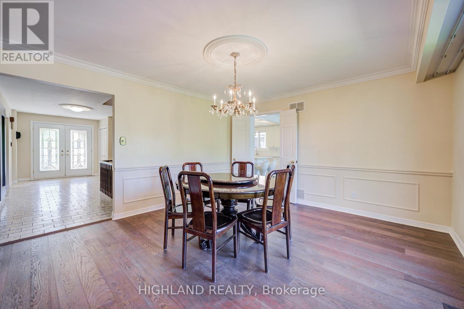 2591 Robin Drive, Mississauga, Ontario  L5K 2G2 - Photo 22 - W12421278