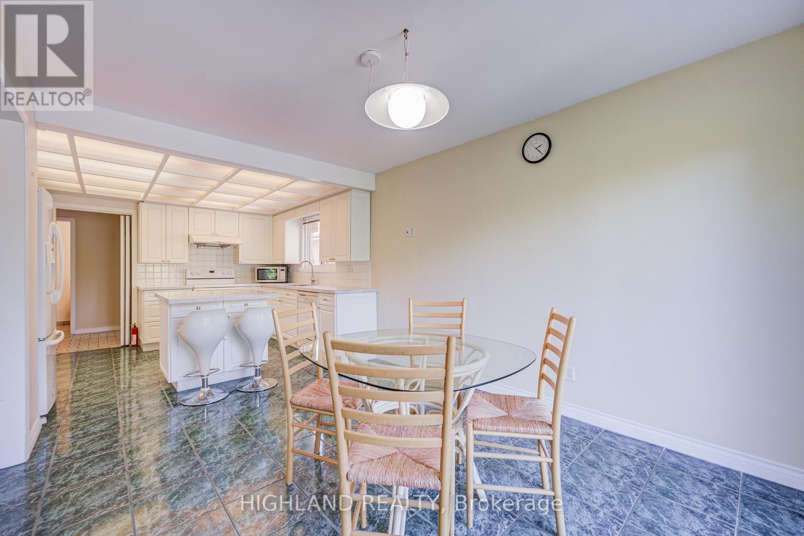 2591 Robin Drive, Mississauga, Ontario  L5K 2G2 - Photo 26 - W12421278