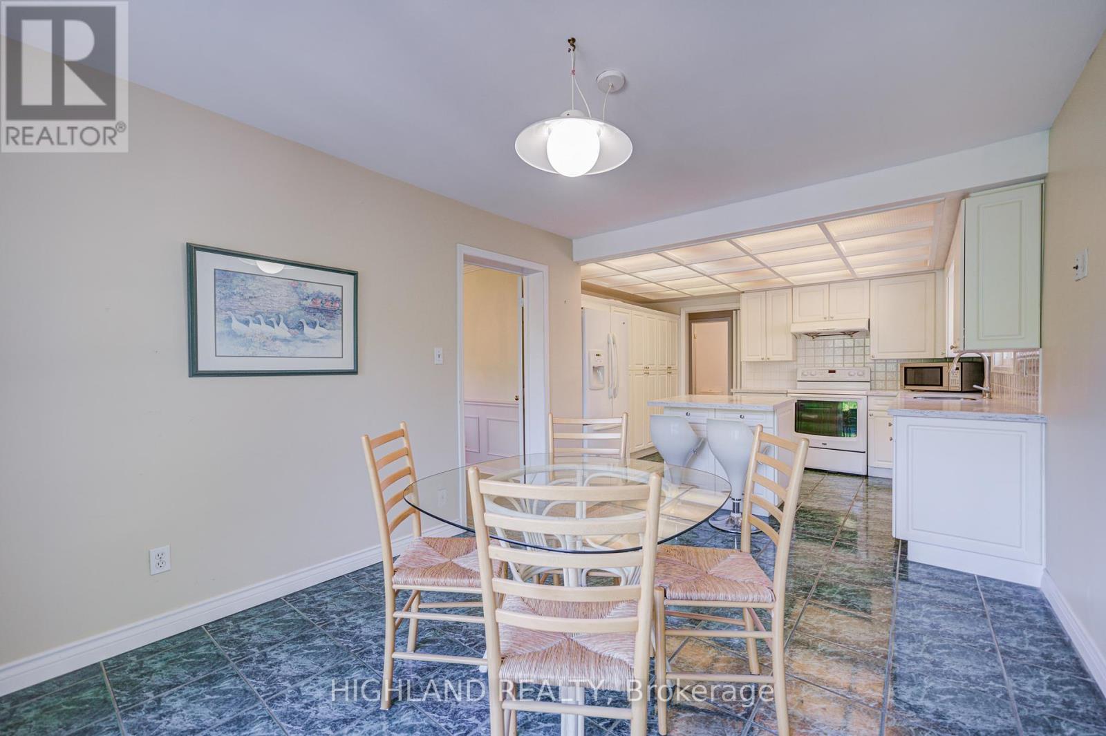 2591 Robin Drive, Mississauga, Ontario  L5K 2G2 - Photo 27 - W12421278
