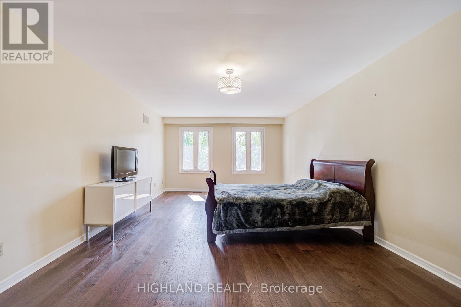 2591 Robin Drive, Mississauga, Ontario  L5K 2G2 - Photo 33 - W12421278