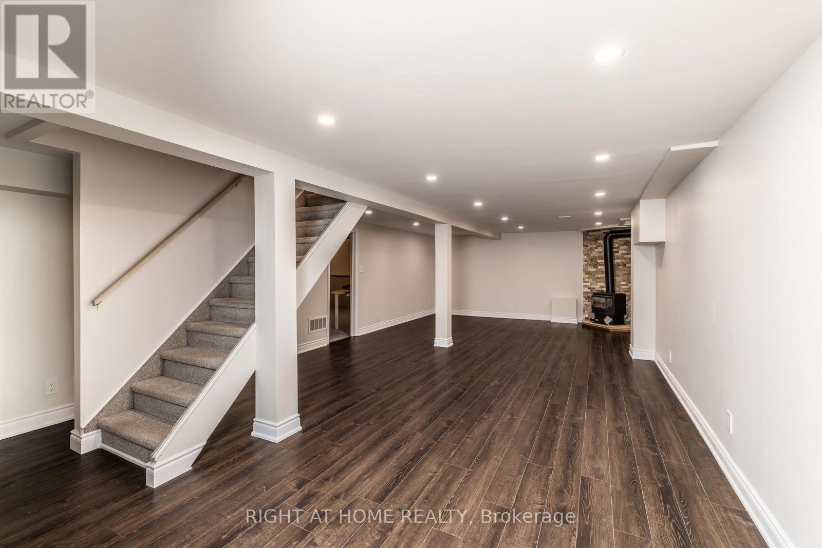 220 O'donoghue Avenue, Oakville, Ontario  L6H 3W6 - Photo 11 - W12421323