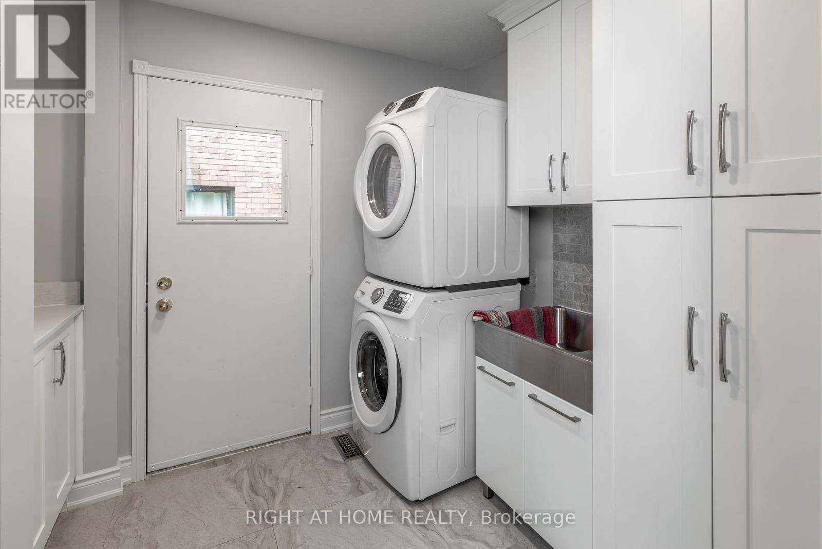 220 O'donoghue Avenue, Oakville, Ontario  L6H 3W6 - Photo 12 - W12421323