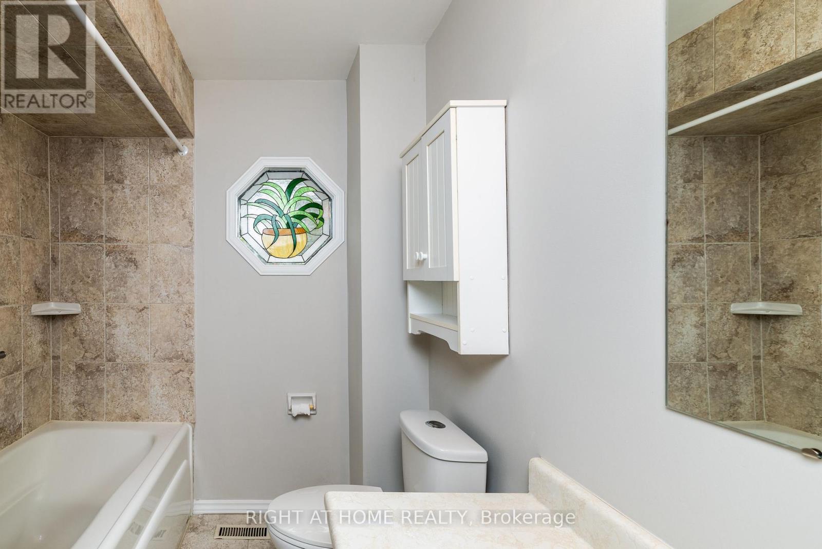 220 O'donoghue Avenue, Oakville, Ontario  L6H 3W6 - Photo 14 - W12421323