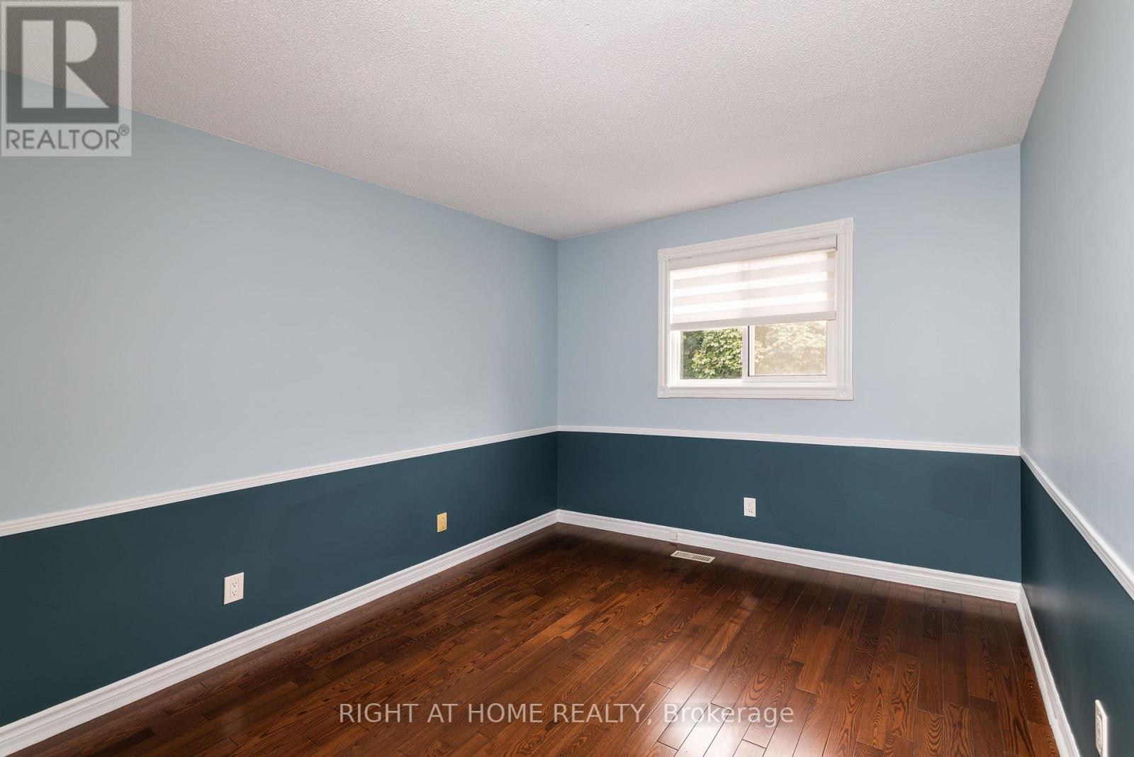 220 O'donoghue Avenue, Oakville, Ontario  L6H 3W6 - Photo 15 - W12421323
