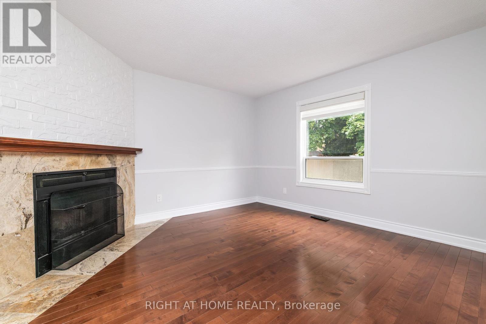 220 O'donoghue Avenue, Oakville, Ontario  L6H 3W6 - Photo 2 - W12421323