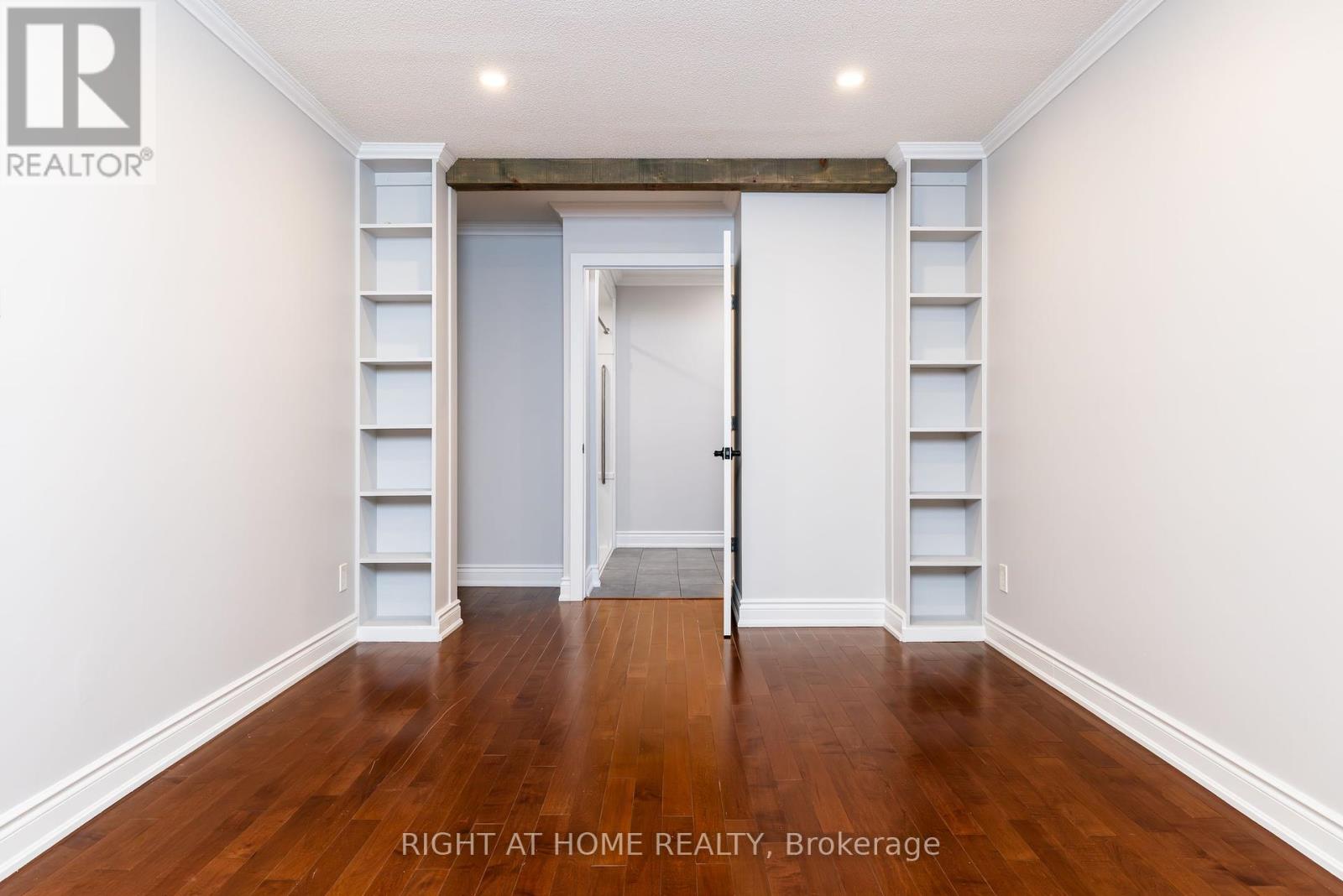 220 O'donoghue Avenue, Oakville, Ontario  L6H 3W6 - Photo 3 - W12421323