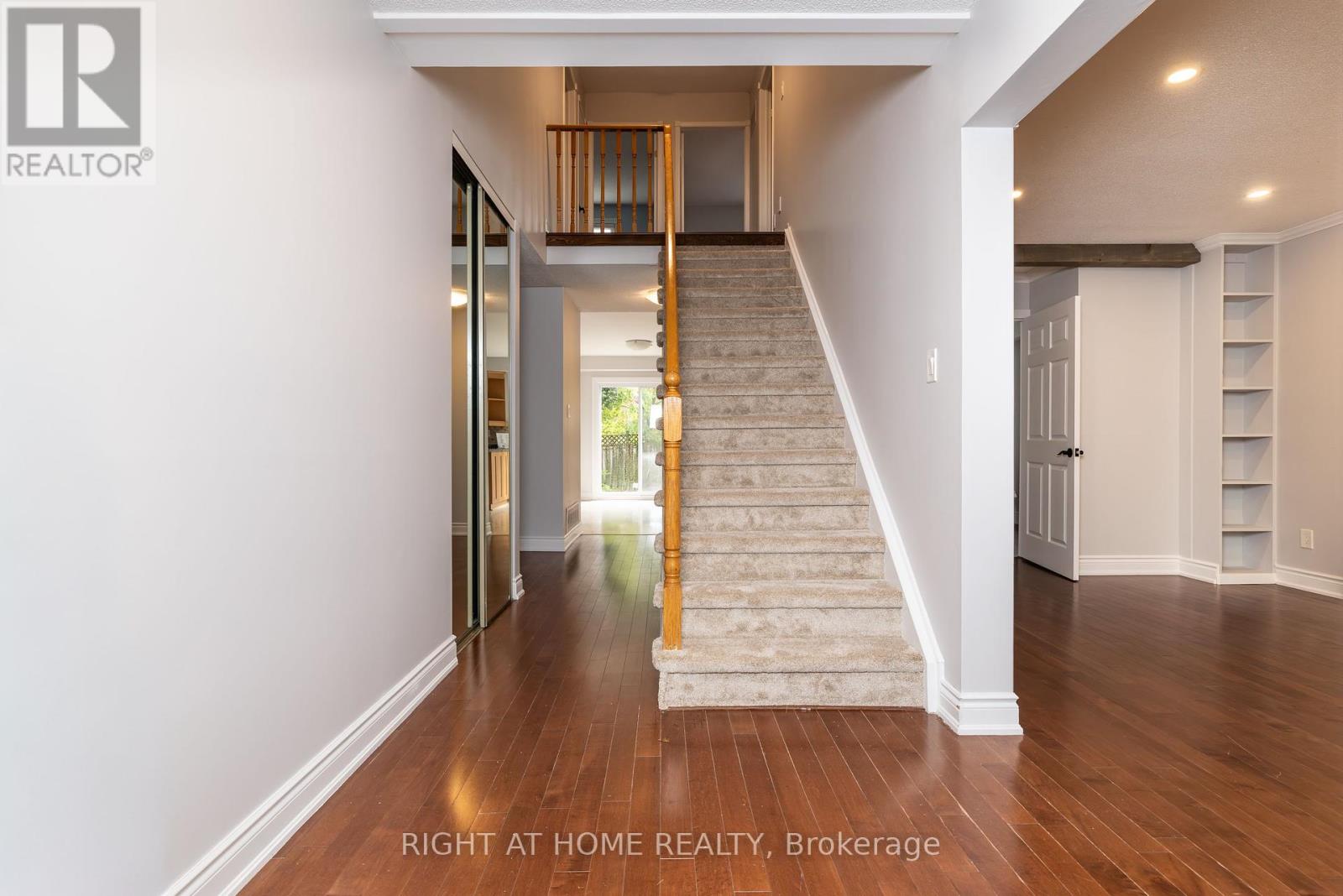 220 O'donoghue Avenue, Oakville, Ontario  L6H 3W6 - Photo 7 - W12421323