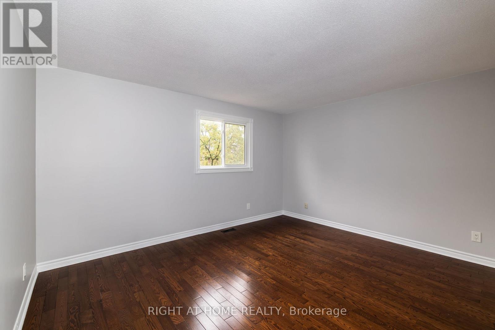220 O'donoghue Avenue, Oakville, Ontario  L6H 3W6 - Photo 8 - W12421323