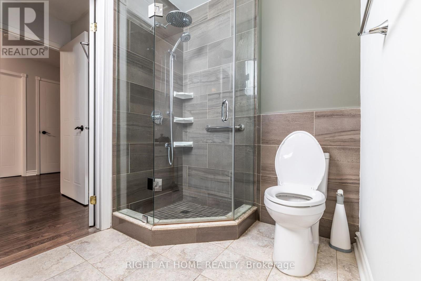 220 O'donoghue Avenue, Oakville, Ontario  L6H 3W6 - Photo 9 - W12421323