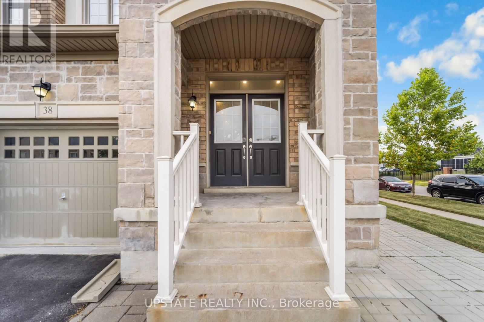 38 Rising Hill Ridge, Brampton, Ontario  L6Y 6B5 - Photo 2 - W12421360