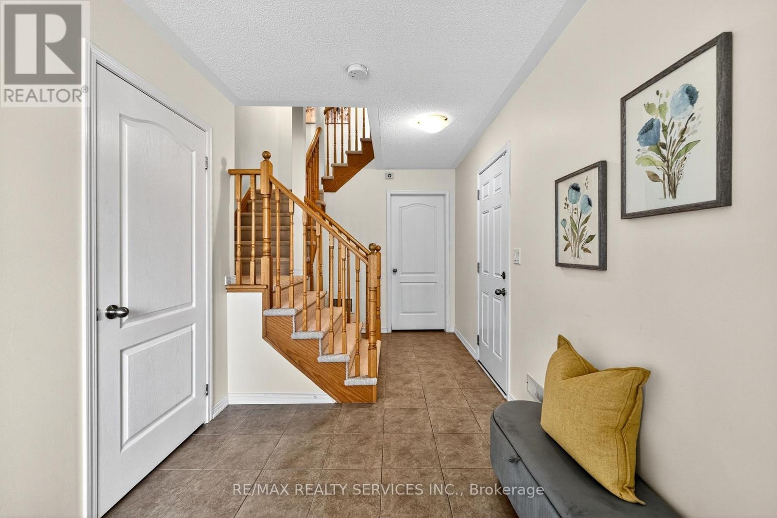 7 Alnwick Avenue, Caledon, Ontario  L7C 3P5 - Photo 4 - W12421379