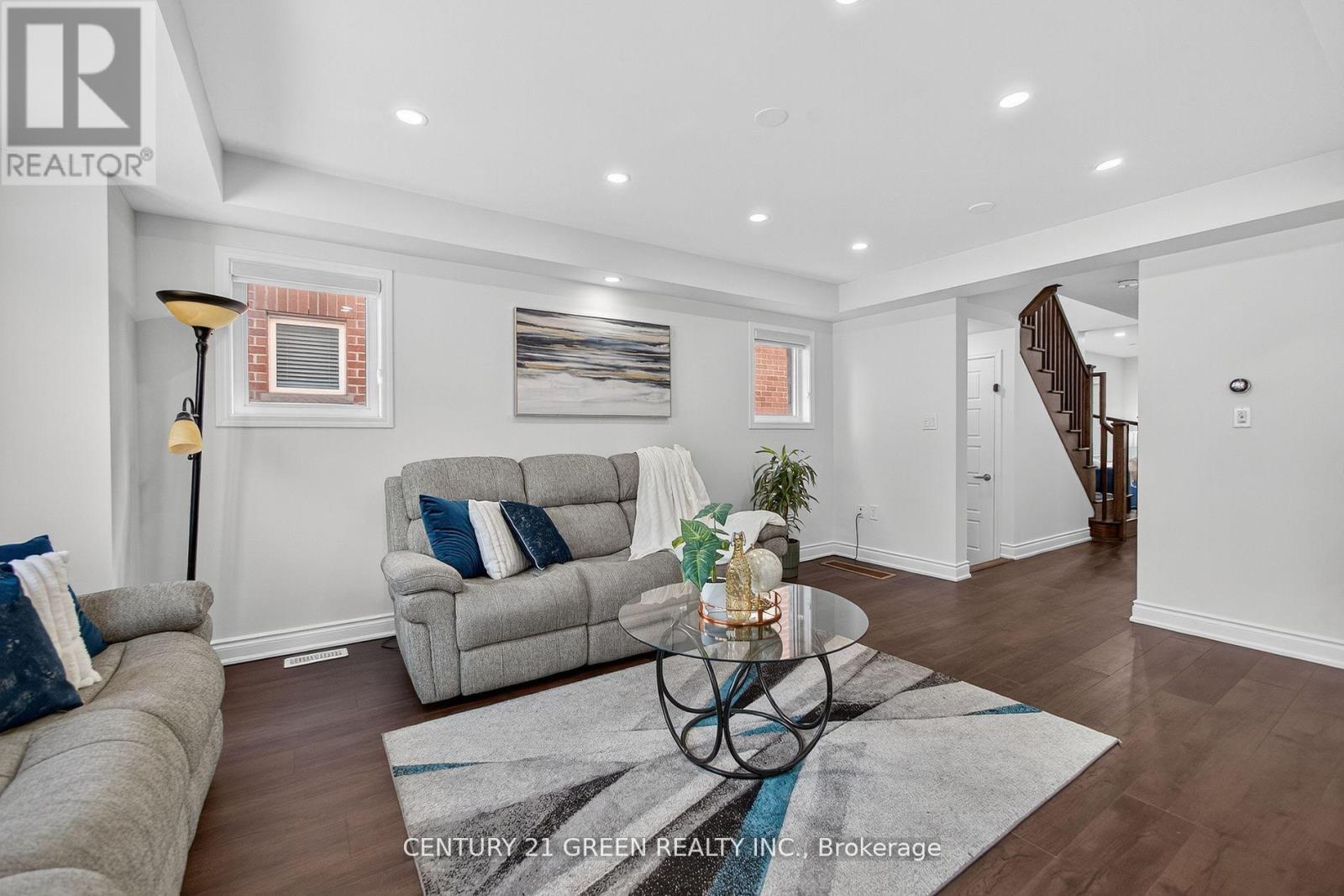 118 Bond Head Court, Milton, Ontario  L9T 7K6 - Photo 16 - W12421394