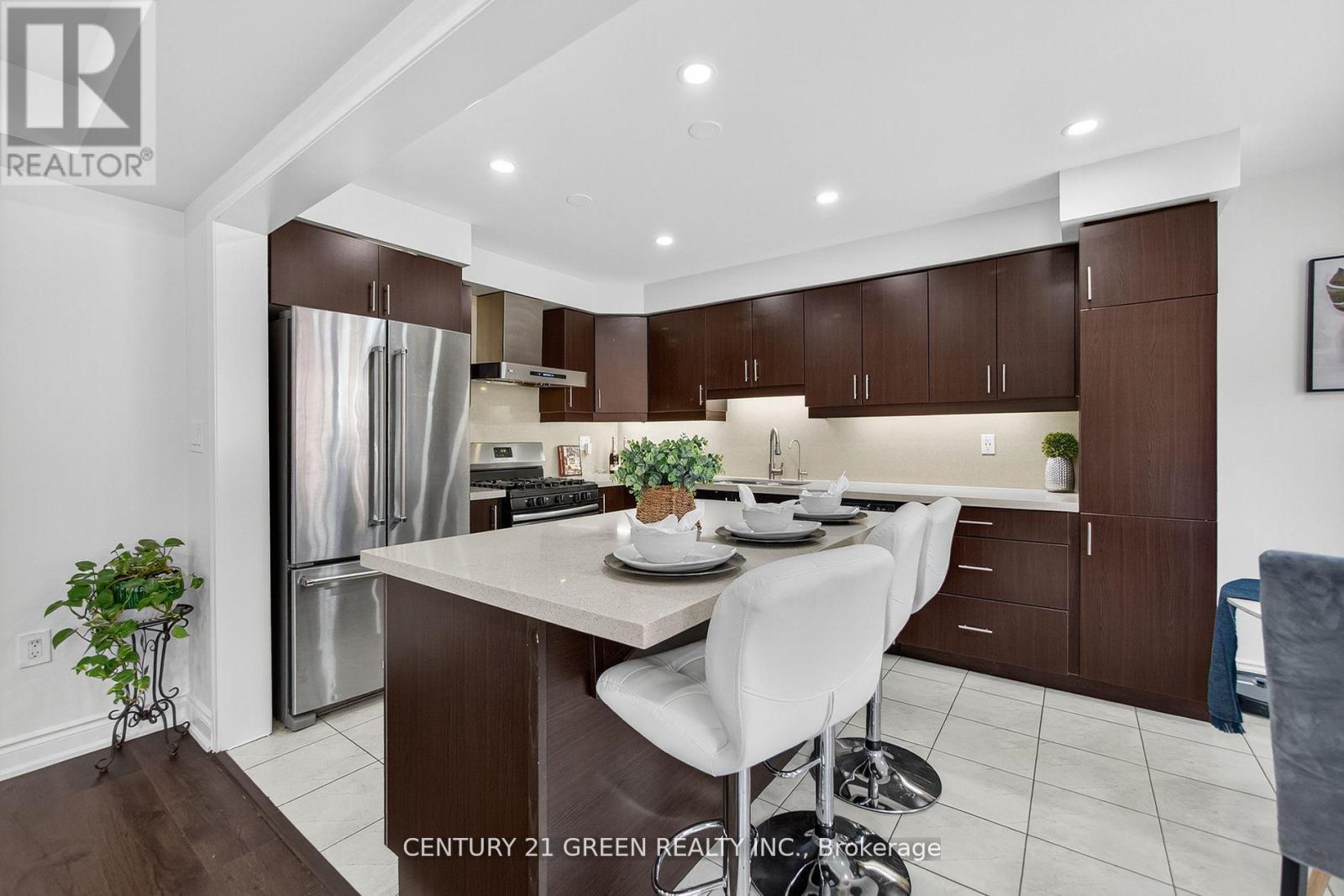 118 Bond Head Court, Milton, Ontario  L9T 7K6 - Photo 19 - W12421394