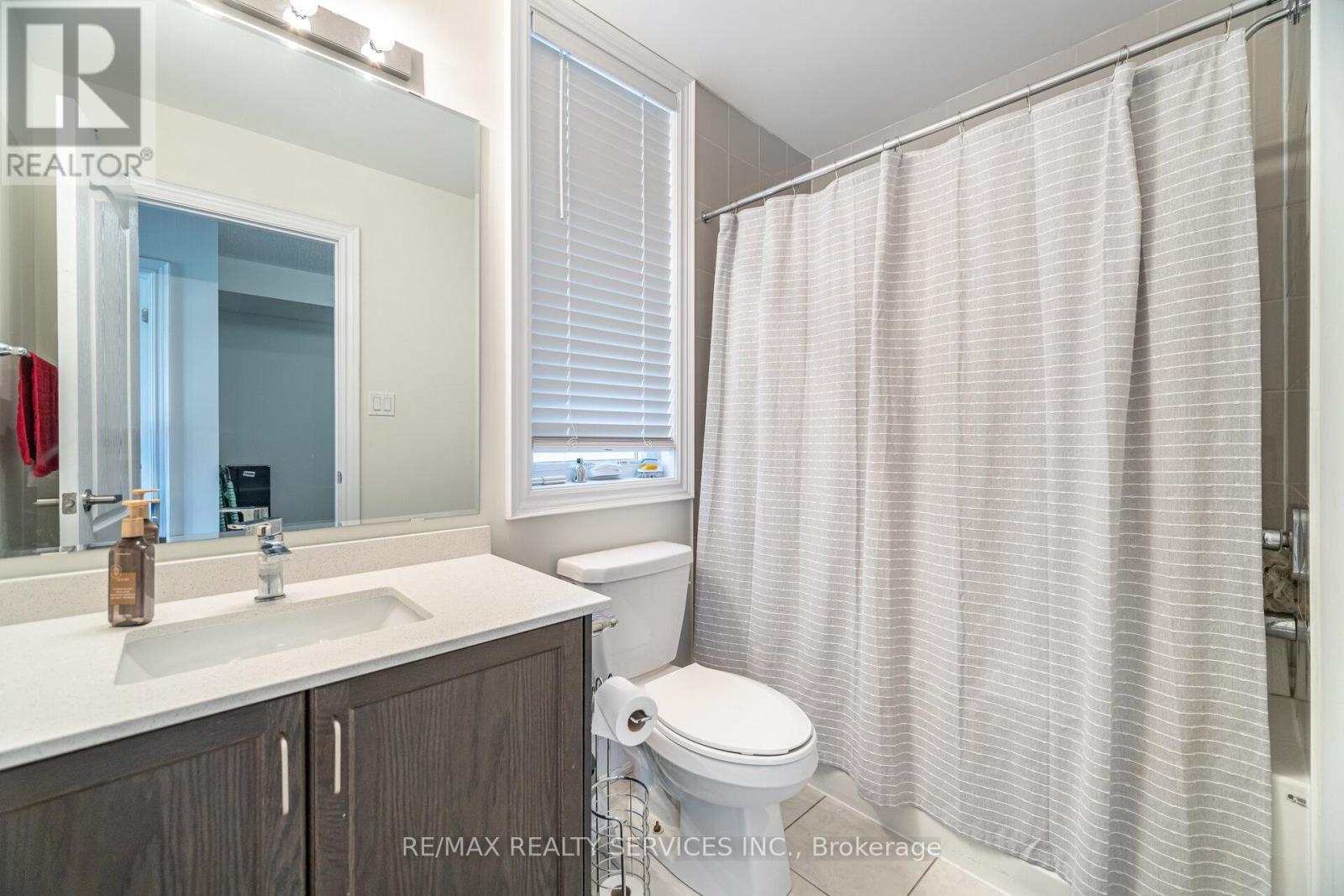 38 Foxsparrow Road, Brampton, Ontario  L6V 3P5 - Photo 14 - W12421397