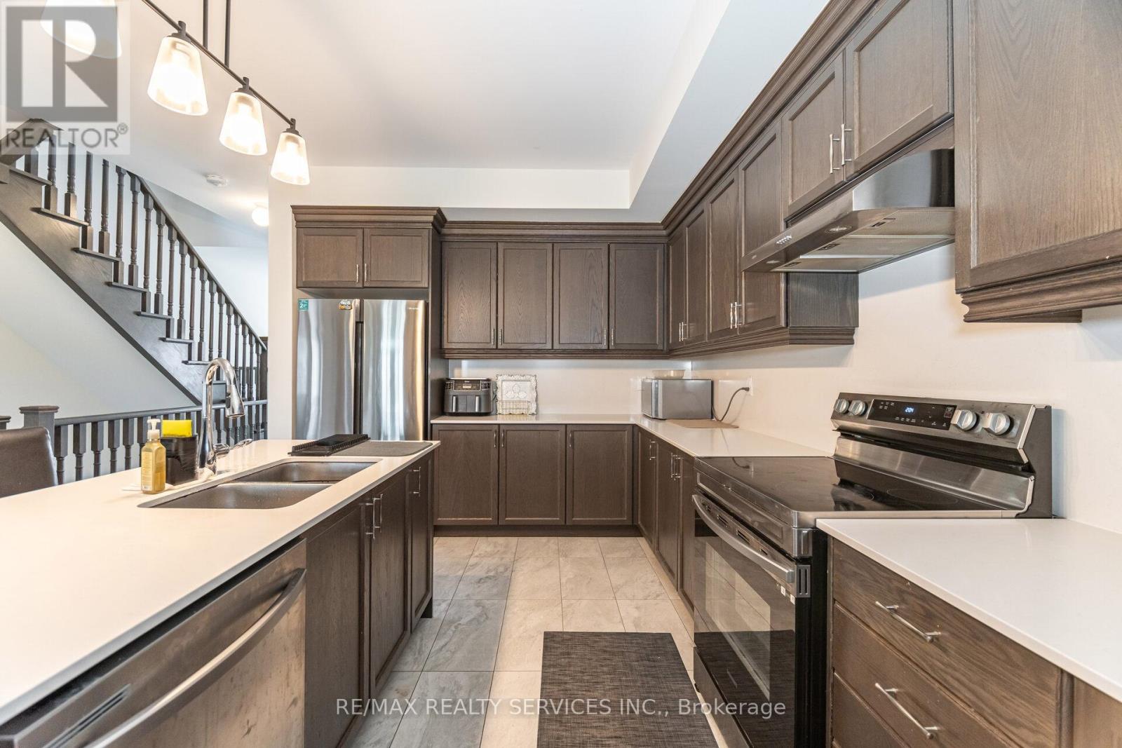 38 Foxsparrow Road, Brampton, Ontario  L6V 3P5 - Photo 19 - W12421397