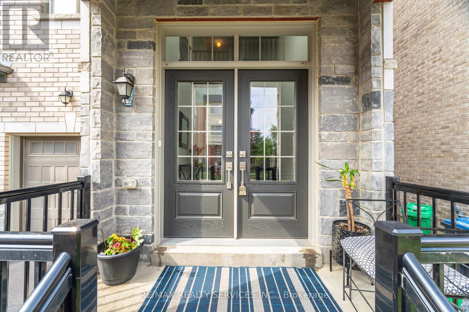 38 Foxsparrow Road, Brampton, Ontario  L6V 3P5 - Photo 4 - W12421397