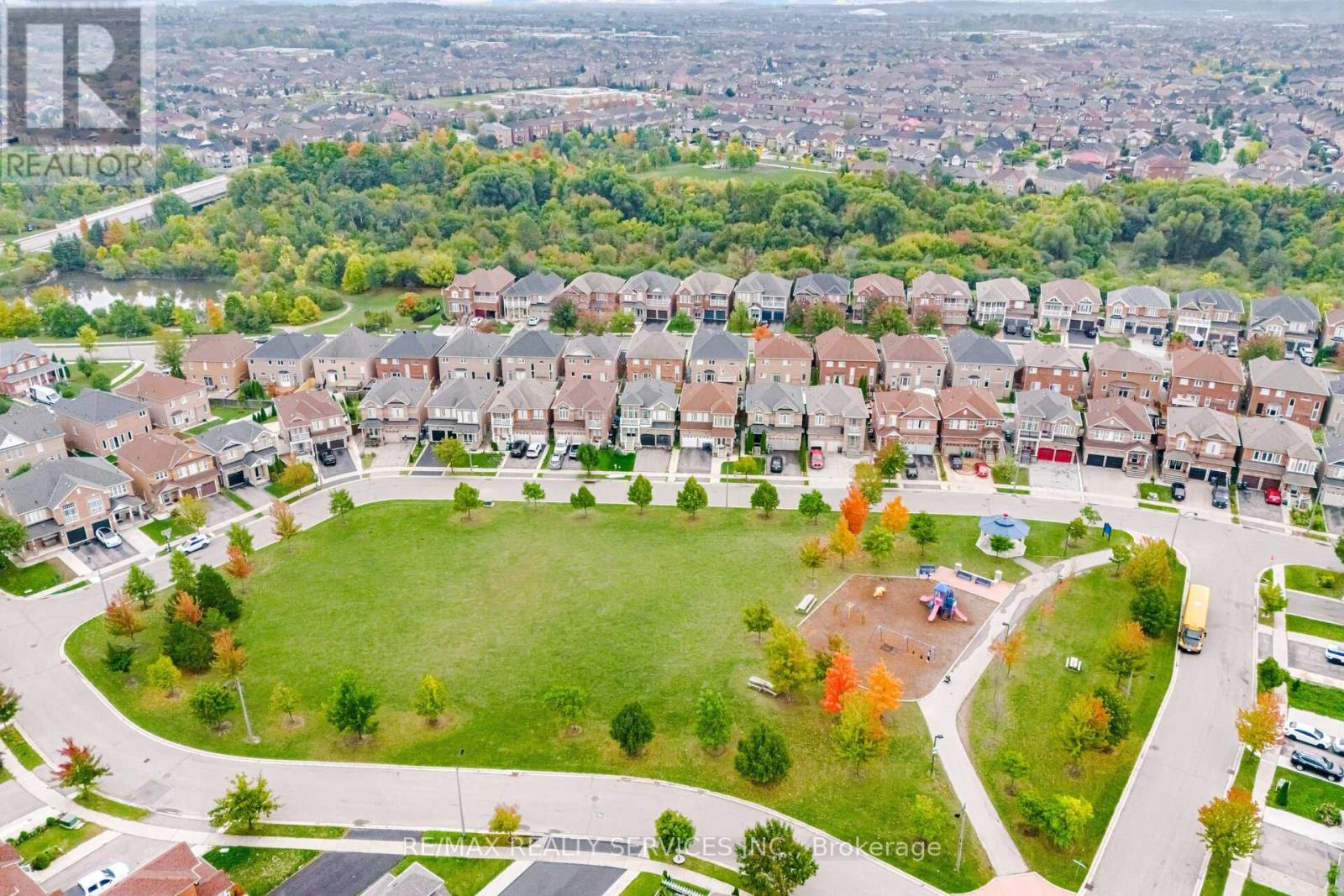 38 Foxsparrow Road, Brampton, Ontario  L6V 3P5 - Photo 47 - W12421397