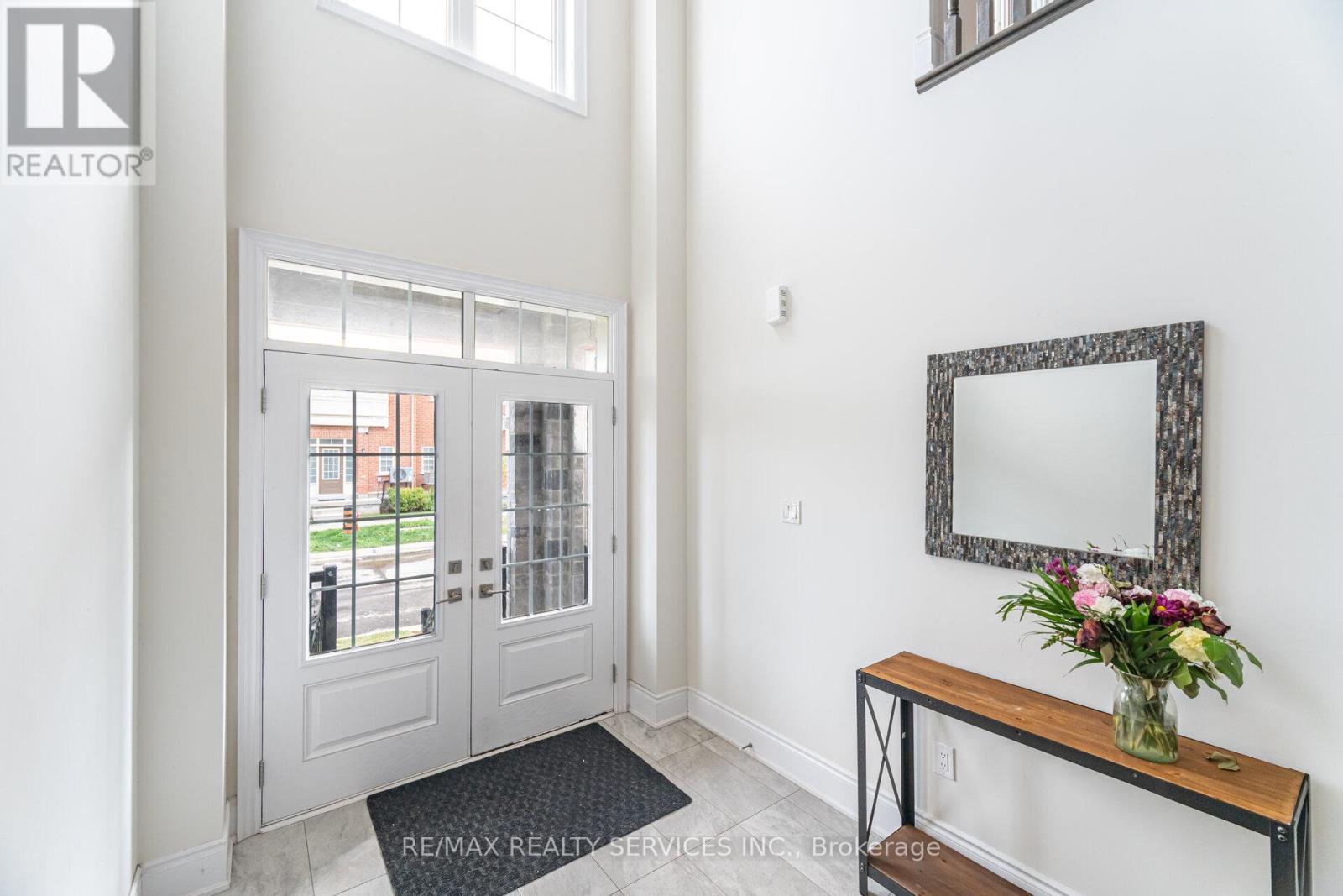 38 Foxsparrow Road, Brampton, Ontario  L6V 3P5 - Photo 5 - W12421397