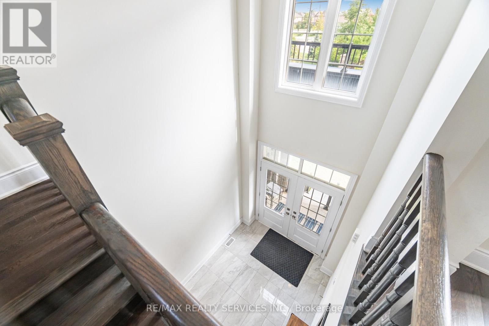 38 Foxsparrow Road, Brampton, Ontario  L6V 3P5 - Photo 6 - W12421397