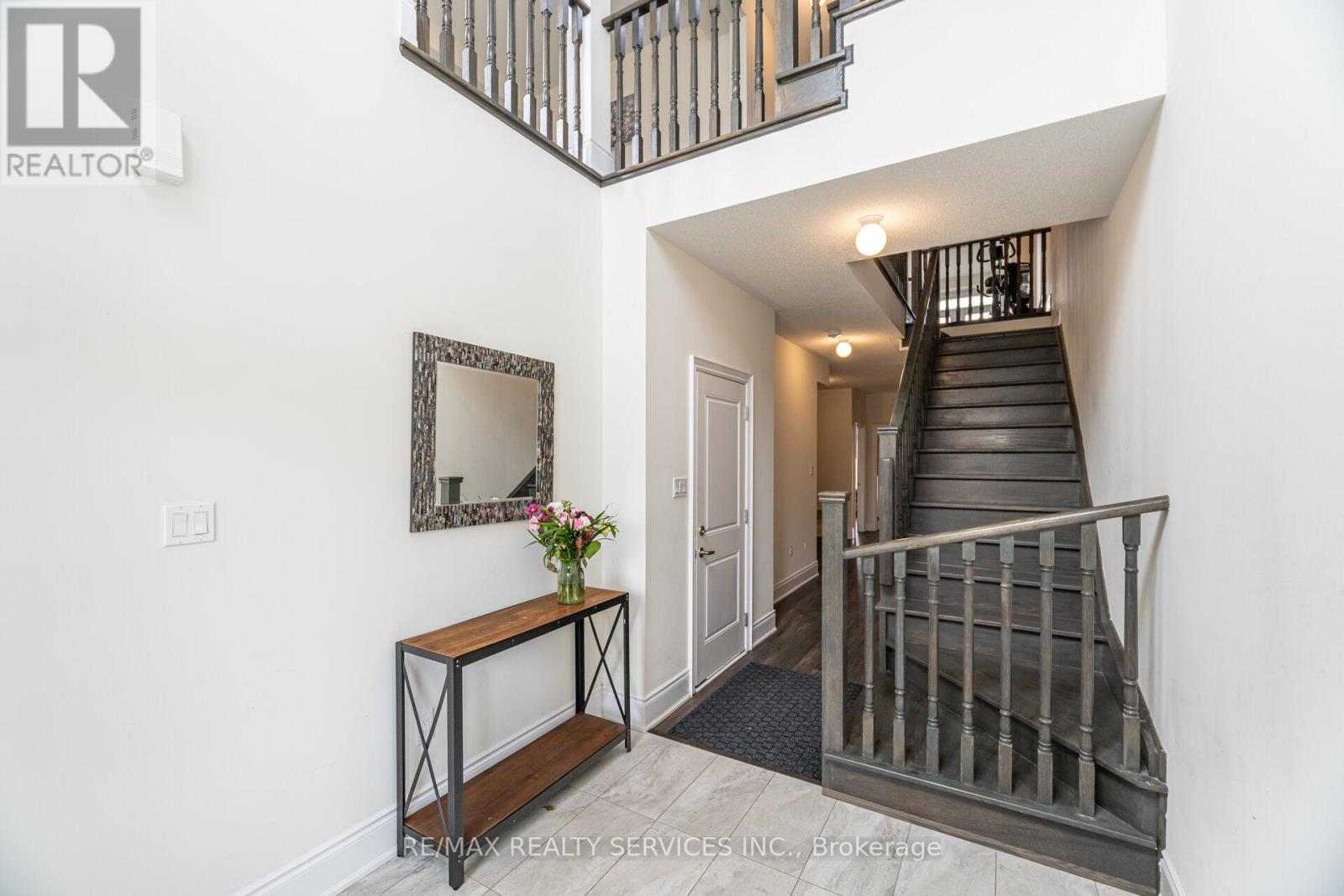 38 Foxsparrow Road, Brampton, Ontario  L6V 3P5 - Photo 7 - W12421397